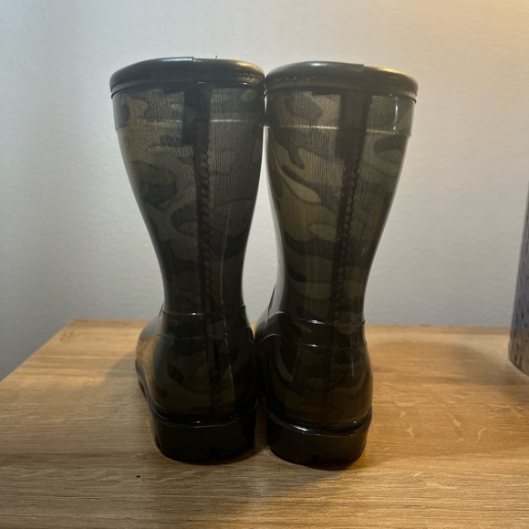 Carters size 7 toddler rain boots - Picture 7 of 11